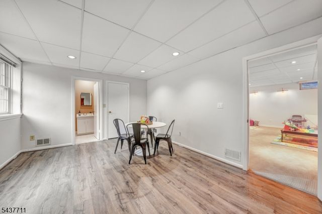 18 Kings Hill Ct, Summit City, NJ 07901