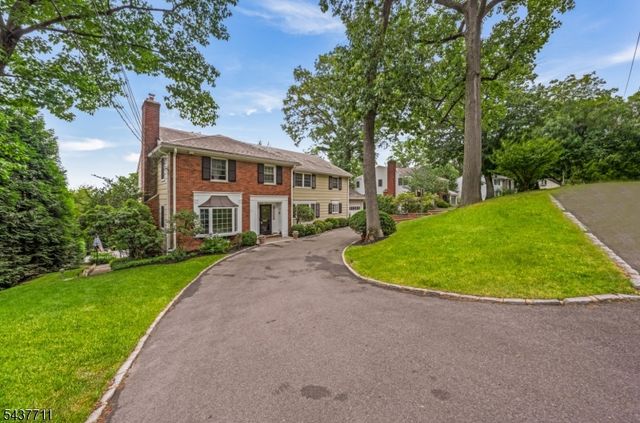 18 Kings Hill Ct, Summit City, NJ 07901