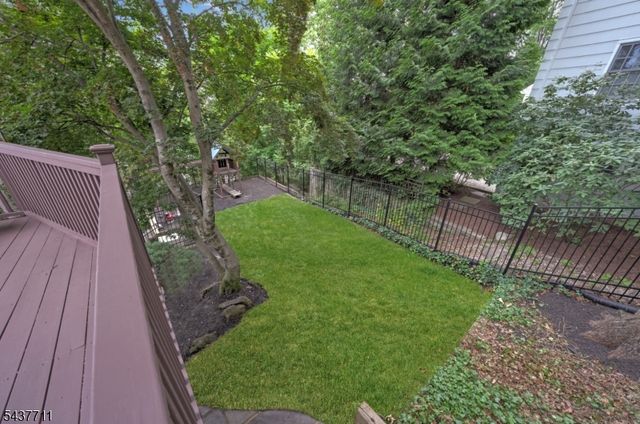 18 Kings Hill Ct, Summit City, NJ 07901