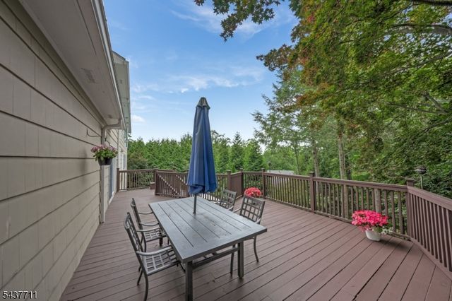 18 Kings Hill Ct, Summit City, NJ 07901