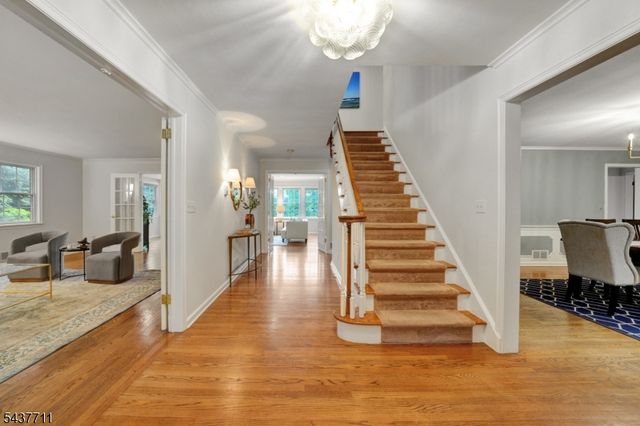 18 Kings Hill Ct, Summit City, NJ 07901