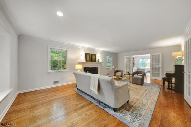 18 Kings Hill Ct, Summit City, NJ 07901