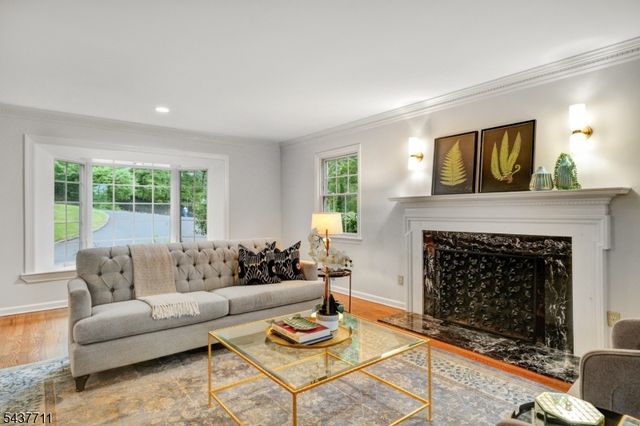 18 Kings Hill Ct, Summit City, NJ 07901