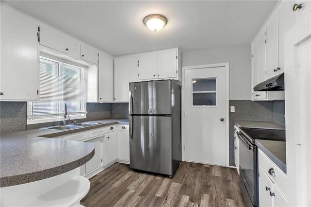 717 S Sunset Drive, Olathe, KS 66061