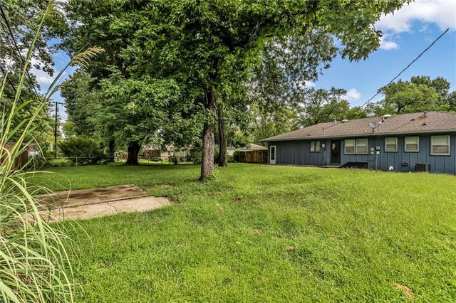 717 S Sunset Drive, Olathe, KS 66061