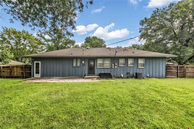 717 S Sunset Drive, Olathe, KS 66061