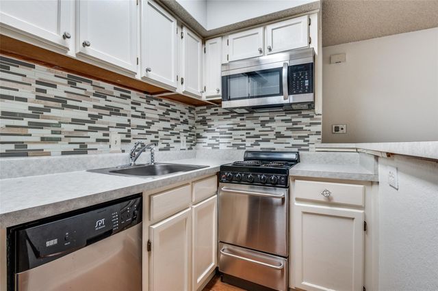 2311 Basil Drive C304, Arlington, TX 76006