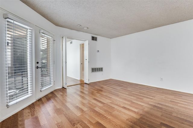 2311 Basil Drive C304, Arlington, TX 76006