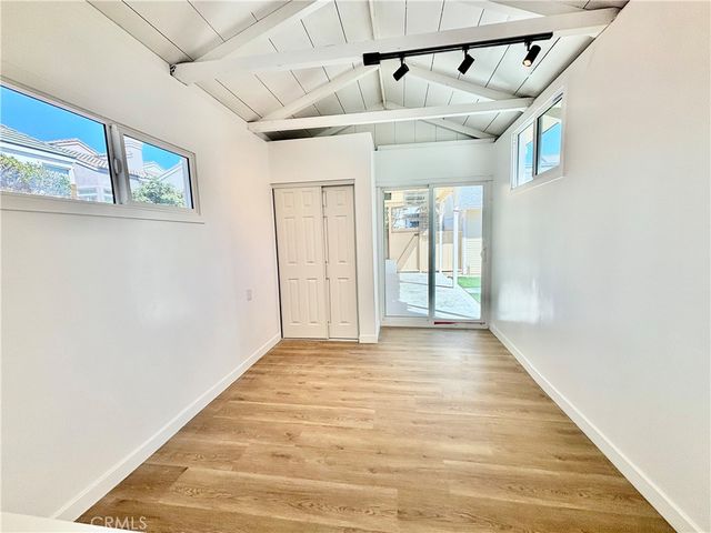 910 Acacia Avenue, Huntington Beach, CA 92648