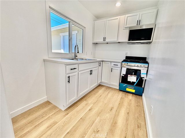 910 Acacia Avenue, Huntington Beach, CA 92648