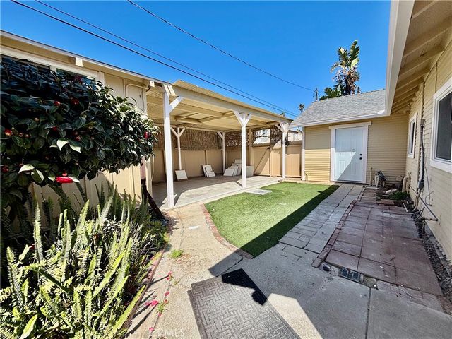 910 Acacia Avenue, Huntington Beach, CA 92648