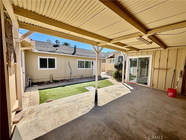 910 Acacia Avenue, Huntington Beach, CA 92648