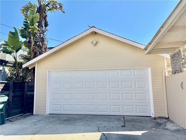 910 Acacia Avenue, Huntington Beach, CA 92648