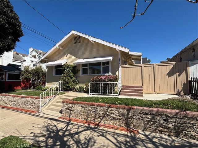 910 Acacia Avenue, Huntington Beach, CA 92648