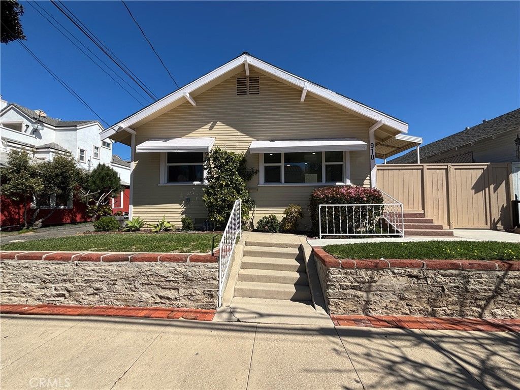 910 Acacia Avenue, Huntington Beach, CA 92648