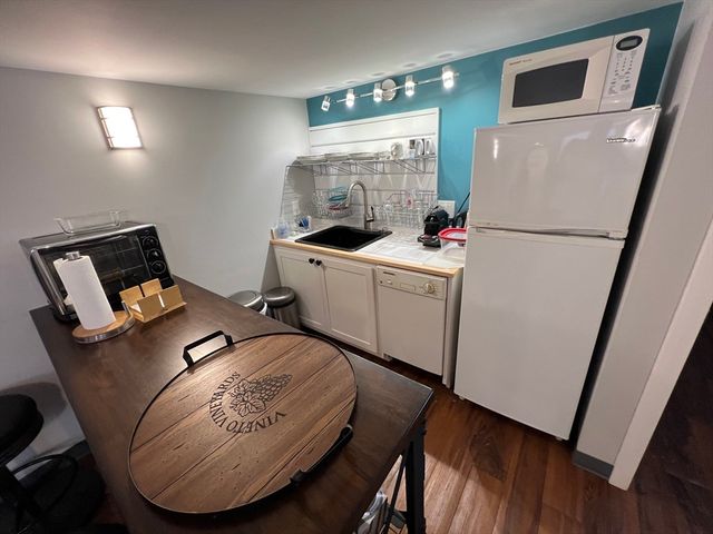 159 Willis Ave 1, Medford, MA 02115