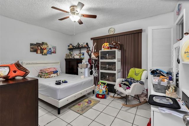 805 W 79th Place, Hialeah, FL 33014