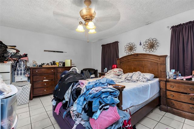 805 W 79th Place, Hialeah, FL 33014