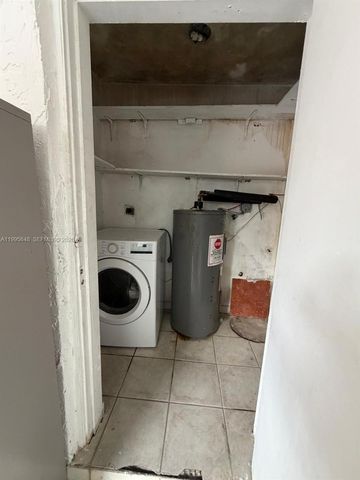 805 W 79th Place, Hialeah, FL 33014