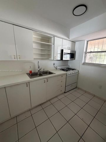 805 W 79th Place, Hialeah, FL 33014