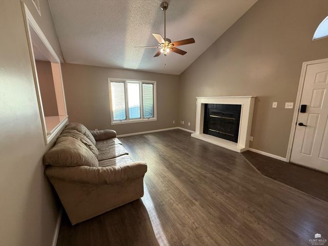 1904 Plymouth Road, Manhattan, KS 66503