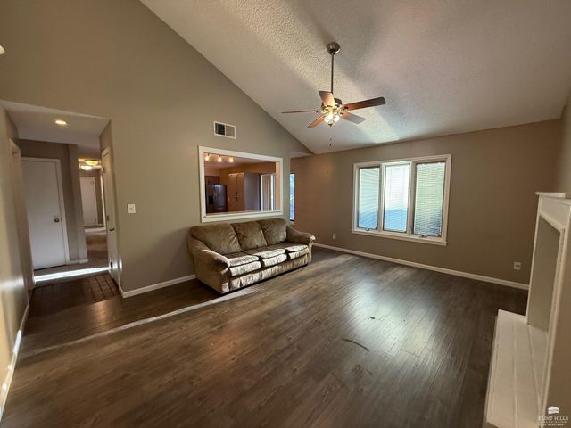 1904 Plymouth Road, Manhattan, KS 66503