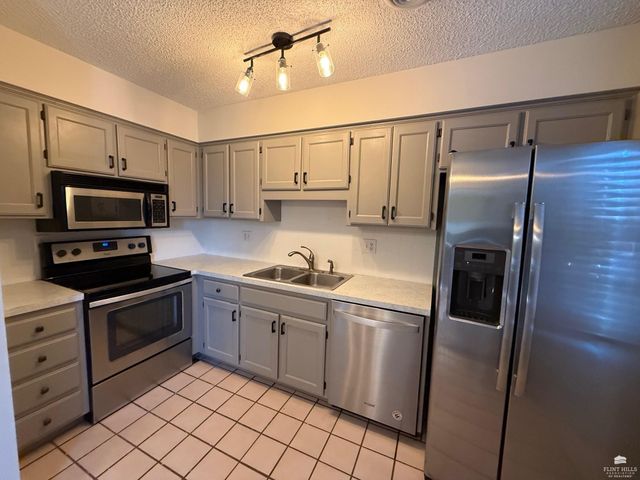 1904 Plymouth Road, Manhattan, KS 66503