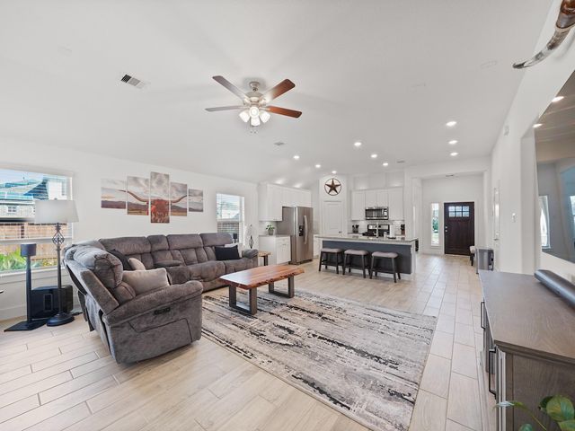 9 Alyssa Palms Drive, Manvel, TX 77578