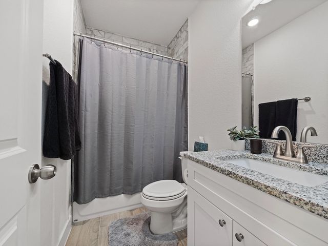 9 Alyssa Palms Drive, Manvel, TX 77578