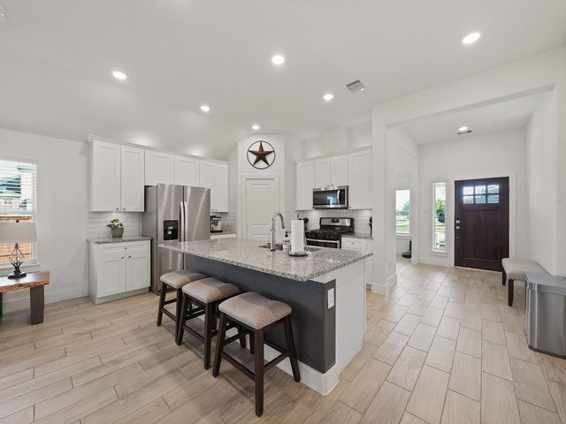 9 Alyssa Palms Drive, Manvel, TX 77578