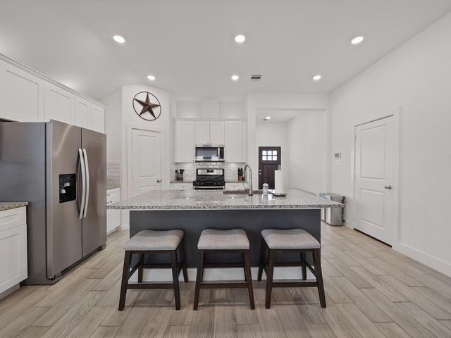 9 Alyssa Palms Drive, Manvel, TX 77578