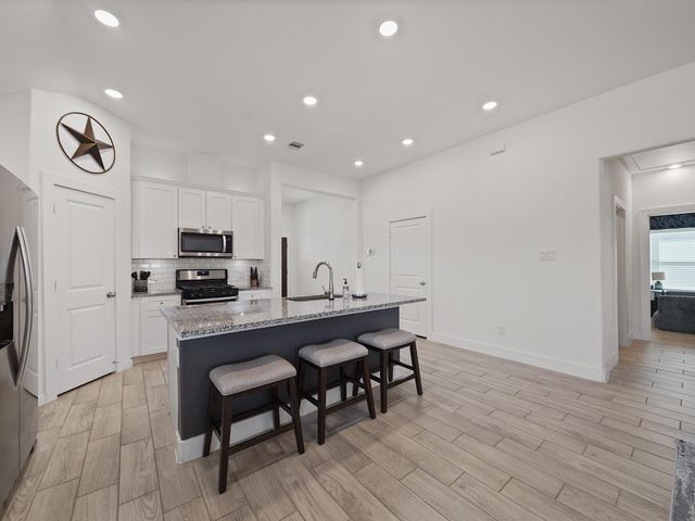 9 Alyssa Palms Drive, Manvel, TX 77578