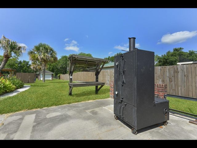 2204 Airline Drive, Friendswood, TX 77546