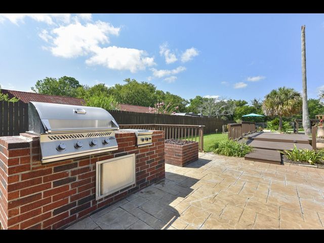 2204 Airline Drive, Friendswood, TX 77546