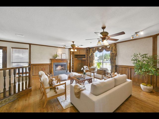 2204 Airline Drive, Friendswood, TX 77546