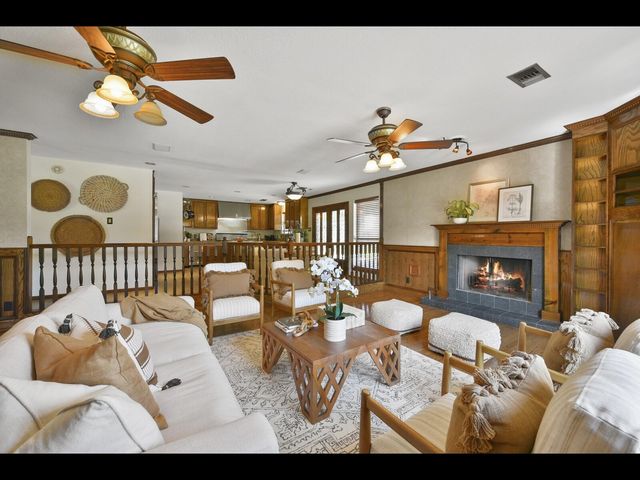 2204 Airline Drive, Friendswood, TX 77546