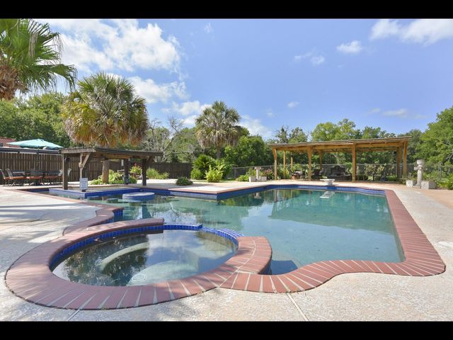 2204 Airline Drive, Friendswood, TX 77546