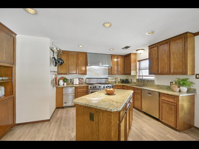 2204 Airline Drive, Friendswood, TX 77546