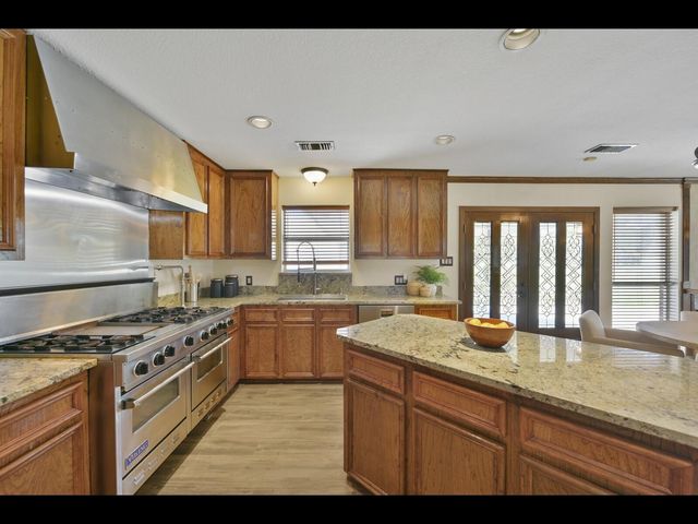 2204 Airline Drive, Friendswood, TX 77546