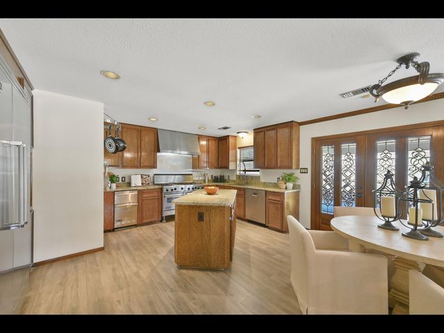 2204 Airline Drive, Friendswood, TX 77546