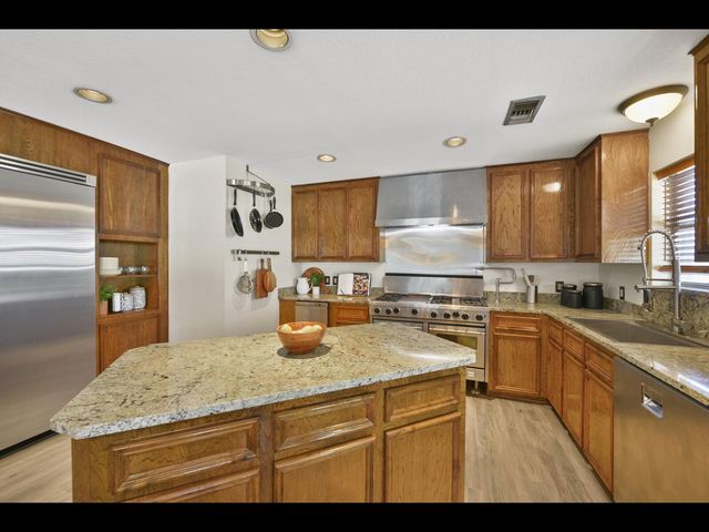 2204 Airline Drive, Friendswood, TX 77546