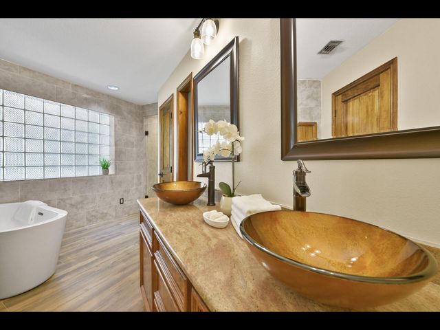 2204 Airline Drive, Friendswood, TX 77546