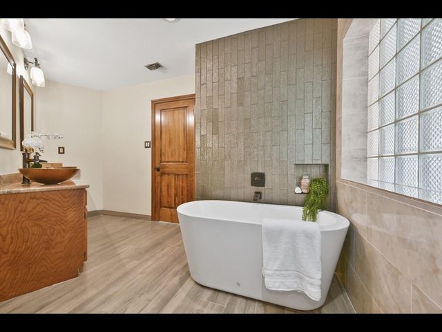 2204 Airline Drive, Friendswood, TX 77546