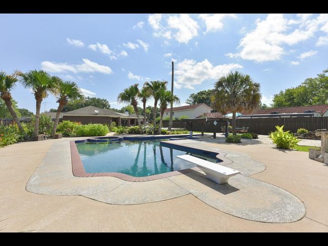 2204 Airline Drive, Friendswood, TX 77546