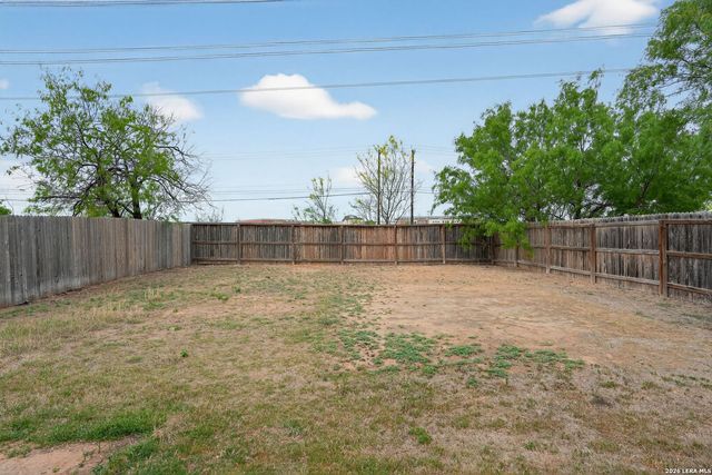 7519 Twin Pine Ct, Converse, TX 78109