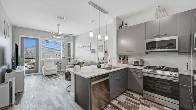 200 Manufacturers Rd Apt 232, Chattanooga, TN 37405