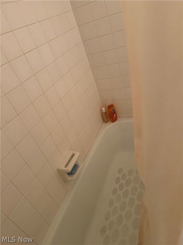 25853 Euclid Chagrin Pky, Richmond Heights, OH 44143