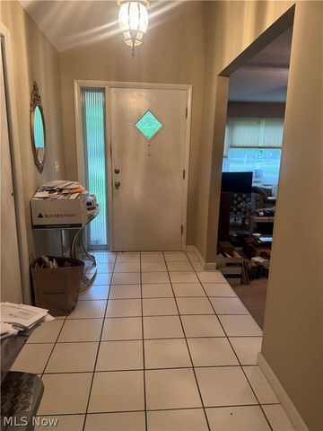 25853 Euclid Chagrin Pky, Richmond Heights, OH 44143
