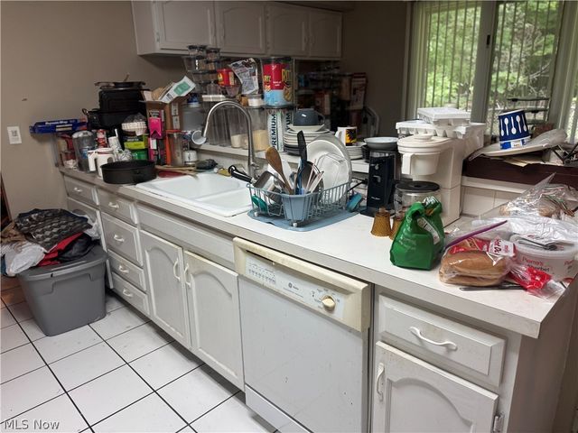 25853 Euclid Chagrin Pky, Richmond Heights, OH 44143