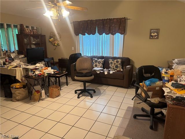 25853 Euclid Chagrin Pky, Richmond Heights, OH 44143